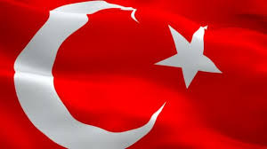 Türkiye bayrağı resmi savaşta bir gece yarısı ortaya çıkan hilal ve yıldızın dökülen kanların üstündeki yansıması olarak türk bayrağının bugünkü görüntüsünü yansıtmasıdır. Turkiye Bayrak Telifsiz Videolar Stok Video Turkiye Bayrak Cekimler Depositphotos Dan Indirin
