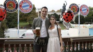 Bayern defender goes back to bvb three years after leaving. Mal Wieder Schwierig Cathy Und Mats Hummels Vor Ehe Aus