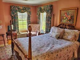 Standard Rooms Montague Inn Bed