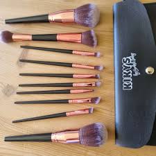 svart makeup brush set of 11 with pouce