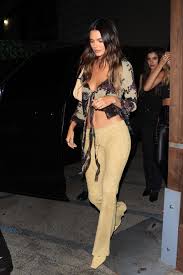 News new details of their romance. Kendall Jenner Mit Diesem Outfit Lautet Das Model Das Comeback Des Boho Chics Ein Vogue Germany