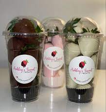 Chocolate Covered Strawberries In A Cup gambar png