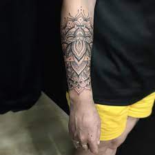 Tatouage ornemental mendhi · Fond Noir Tattoo