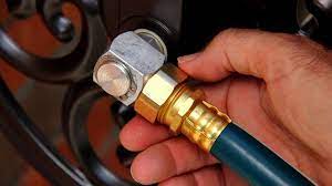 Brass Swivel Prevents Hose Damage While