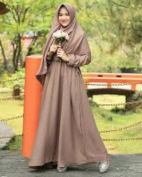 Model hijab sudah menjadi bagian dari fashion yang berkembang di indonesia, sehingga pengguna hijab pun harus mengikuti perkembangannya. 30 Model Gamis Syar I Desain Modern Remaja Terbaru