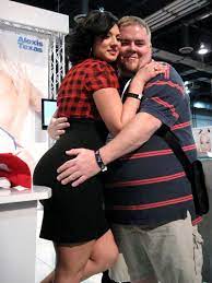 File:Michael and the thick Ava Rose at AEE 2010 (4277158088).jpg -  Wikimedia Commons
