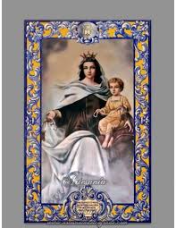 Azulejo rectangular con la Virgen del Carmen y lema