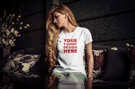 free young woman t shirt mockup psd