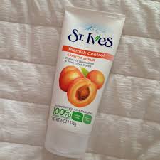 Penggunaan pencuci muka yang tidak tepat dapat menyebakan jerawat makin parah dan menimbulkan masalah kulit lainnya. Review St Ives Fresh Skin Apricot Scrub Pulchritude