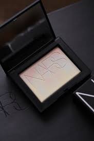 nars light reflecting prismatic powder