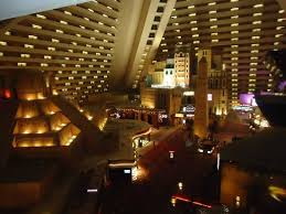 picture of luxor hotel las