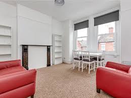 2 bed flat to in theatre street
