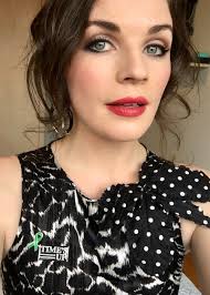 In 2020, she won a bafta for breakthrough talent for her television series this way up in. Aisling Bea Grosse Gewicht Alter Korperstatistik