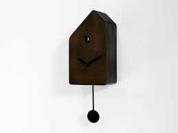 Kukačkové hodiny, hovorově kukačky je druh jednoduchých kyvadlových hodin v dřevěné skříňce, která vypadá jako štít domku s dvířky nad ciferníkem. Kukacky Bronzo Q01 40 Cm Progetti Nastenne Hodiny
