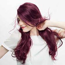 Cheveux violet foncé