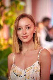 She began her career starring in the bbc drama series waterloo road, appeared on prisoners' wives and dickensian. Phoebe Dynevor