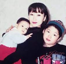 Jackson wang with his mother, sophia chow, and brother in his childhood, image source: Jackson Wang Bio Age Height Brother Birthday Net Worth Family