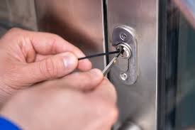 4.3 out of 5 stars 2,066. How To Pick A Door Lock With Household Items