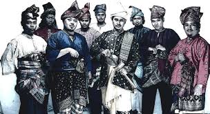 Tetapi, setelah ketibaan islam, mereka mula memakai baju kurung yang lebih sopan. Pakaian Tradisional Masyarakat Melayu Daily Rakyat
