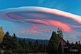 Active NorCal - Insane lenticular cloud photos are coming out of Mount  Shasta today! 📷: Graven Images | Facebook