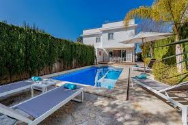 villa holidays which sleep 8 or more