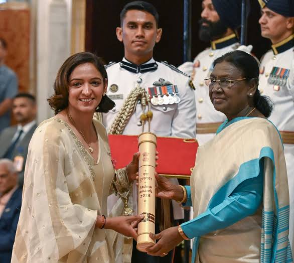 Harmanpreet Kaur honoured with Padma Shri for contributions to Indian cricket | DD News