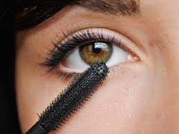 Make up aanbrengen op kleine ogen: 7 stappen (met afbeeldingen) - wikiHow