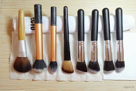 easy way to dry your makeup brushes