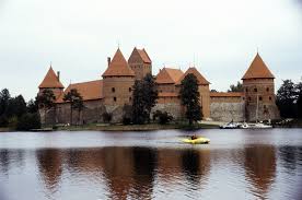 Resultado de imagem para castelo de trakai lituânia