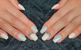 how long do artificial nails last