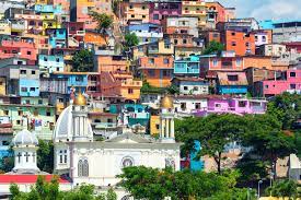 色とりどりの家たち：エクアドル - GNV