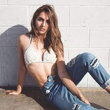 Emelia hartford emelia hartford is a 27 years old social media star and a great actress and earning good money in the current time. Emelia Hartford Net Worth Age Height Wiki Celebnetworth Net