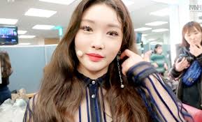 fans compare chungha makeup styles and