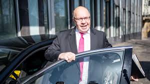 Peter altmaier (born 18 june 1958) is a german politician serving as federal minister for economic affairs and energy since march 2018. Wirtschaftsminister Altmaier Verstaatlichungen Sind Moglich Zdfheute