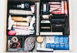 the 2018 minimalism makeup declutter