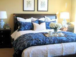 bed pillow arrangement