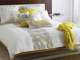 How To Arrange Pillows On A Bed