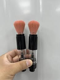 loose powder makeup brush