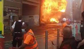 London fire brigade urged londoners to avoid the area as emergency crews attended the scene. I3tots9ldv2dem