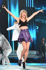taylor swift kicks off her 1989 tour in