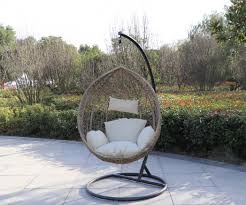 Крехковите столове обикновено се изработват от естествени бамбуци, които осигуряват дълголетие и дълготрайност това е като мечтанен висящ стол на открито. Visyash Gradinski Stol Ibiza
