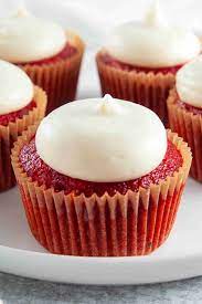 red velvet cupcakes with cream cheese