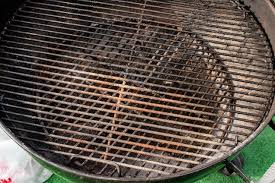 how to clean a gas or charcoal grill