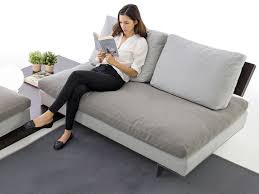 Questo piccolo divano a due posti è ideale per chi ha poco spazio. Divani Blog Arredamento