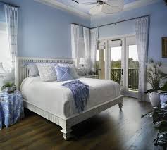 It sets a carefree and relaxed mood of shoreline living whether you live 10 minutes from the beach or in the middle of kansas. 16 Beach Style Bedroom Decorating Ideas
