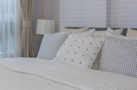 queen bed pillow arrangements ideas