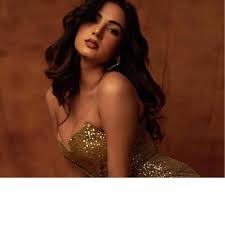 sonal chauhan dishes out main