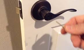 how to unlock a door with a hole 3