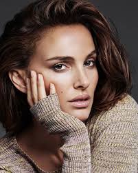 Natalie portman is an israeli actress, psychologist, director and producer with american nationality, and is recognized for having won the most important film awards: Natalie Portman Im Beauty Interview Madame