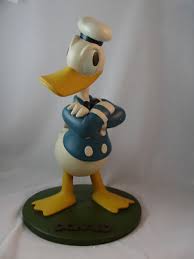 Disney Donald Duck Garden Statue Color